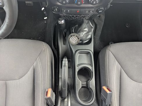 Used 2015 Jeep Wrangler Unlimited Sahara w/ Connectivity Group AWD/4WD image 11