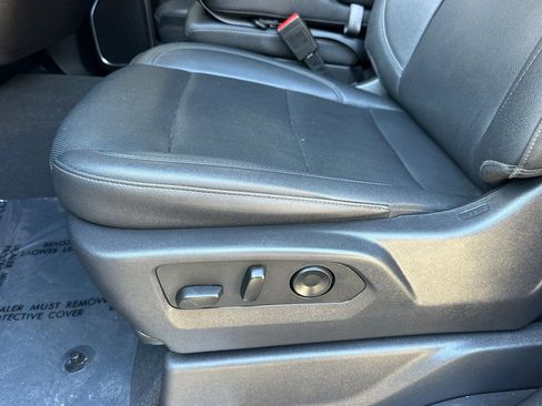 Certified 2025 GMC Sierra 1500 SLT image 13