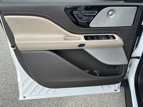 Used 2022 Lincoln Aviator Reserve w/ Equipment Group 201A RWD image 10