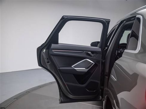 Used 2024 Audi Q3 2.0T Premium Plus w/ Premium Plus Package AWD/4WD image 24