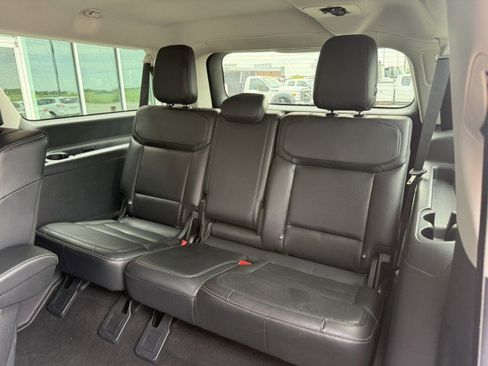 Used 2025 Ford Expedition Max Platinum AWD/4WD image 10