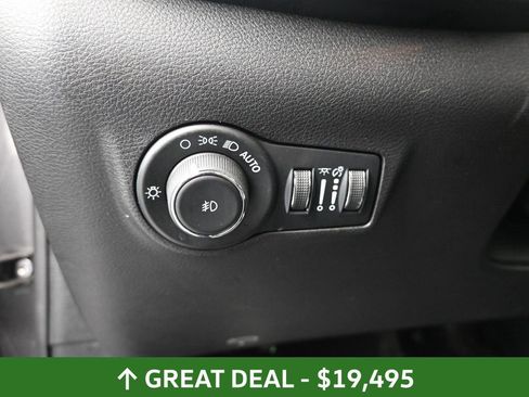 Used 2024 Jeep Compass Latitude image 30