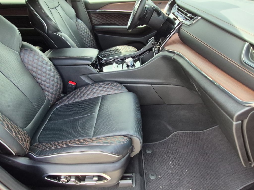 Used 2025 Jeep Grand Cherokee L Summit AWD/4WD image 22