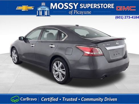 Used 2014 Nissan Altima 2.5 SL w/ Technology Package FWD image 3