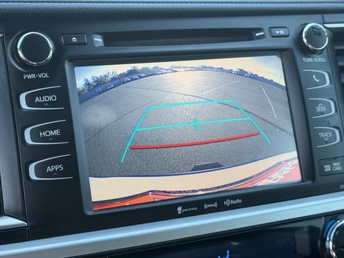 Used 2019 Toyota Highlander SE image 22