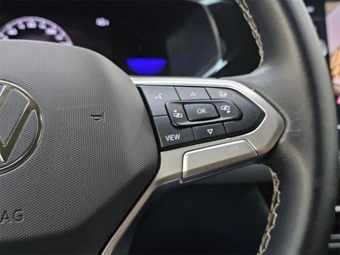 Used 2024 Volkswagen Taos SE image 29