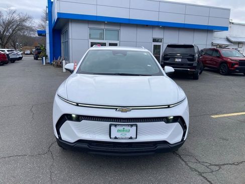 New 2026 Chevrolet Equinox EV LT image 2
