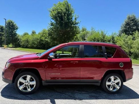 Used 2014 Jeep Compass Latitude w/ Sun/Sound Group FWD image 5