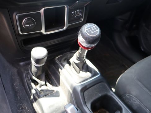 Used 2021 Jeep Wrangler Sport AWD/4WD image 19
