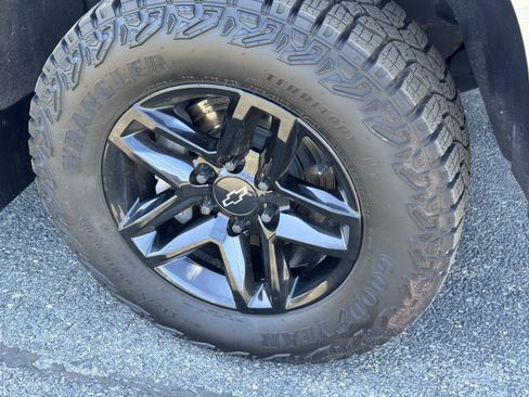 Used 2022 Chevrolet Silverado 1500 LT Trail Boss w/ Bed Protection Package image 9