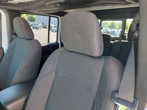 Used 2025 Jeep Gladiator Sport AWD/4WD image 6