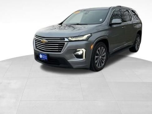 Used 2023 Chevrolet Traverse Premier image 3