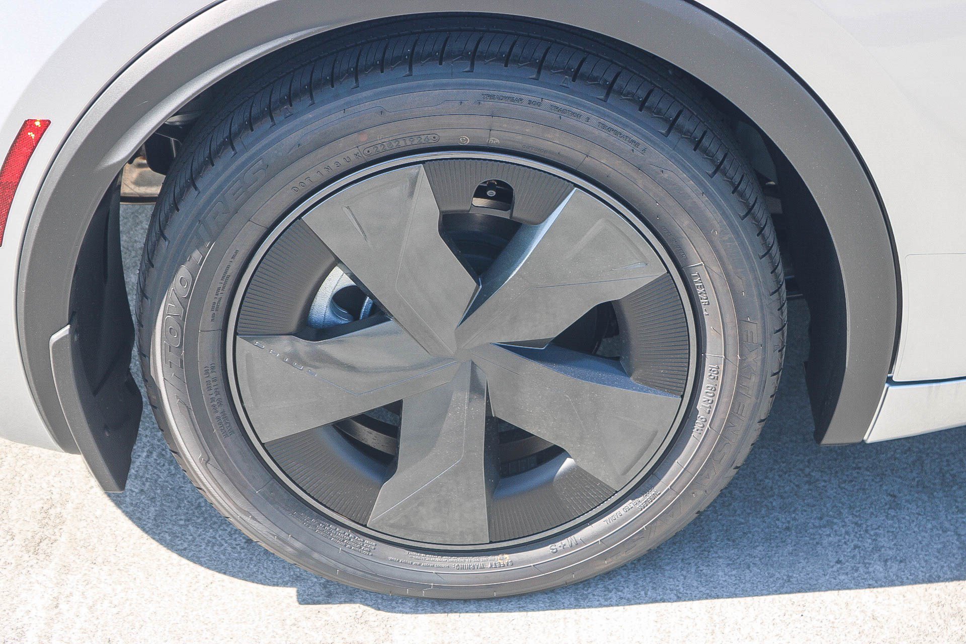 New 2027 Toyota Prius Plug-In Hybrid FWD image 12