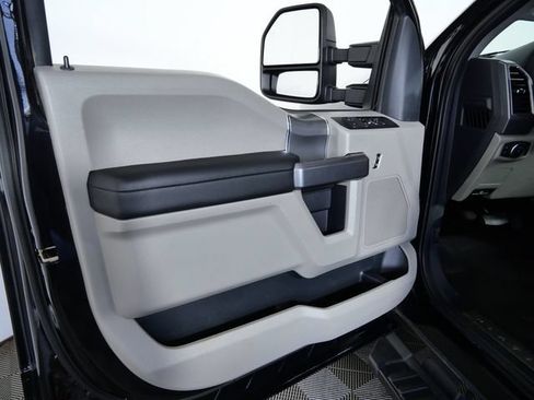 Certified 2022 Ford F250 XLT w/ Black Appearance Package AWD/4WD image 15