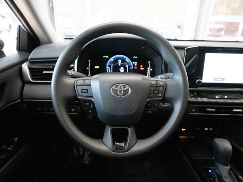 Used 2025 Toyota Camry LE image 21