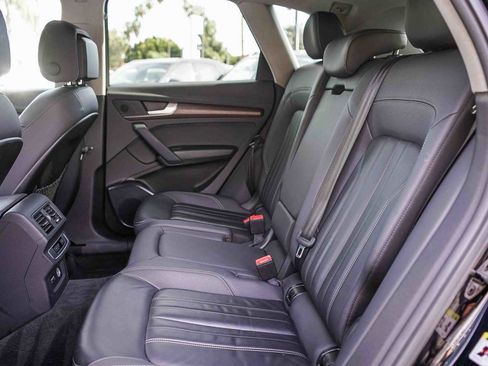 Used 2023 Audi Q5 Premium w/ Convenience Package image 18