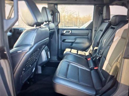 Used 2025 Ford Bronco Badlands image 7