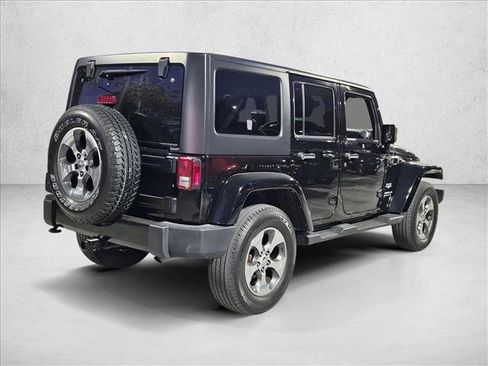 Used 2017 Jeep Wrangler Unlimited Sahara image 5