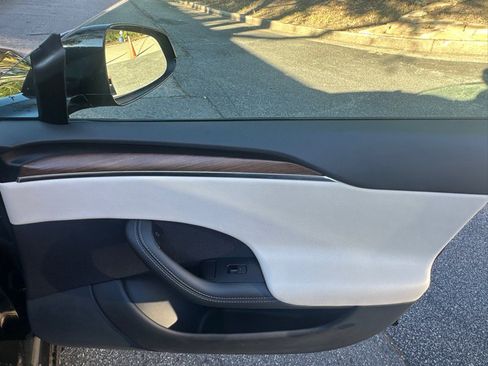 Used 2022 Tesla Model S AWD image 42