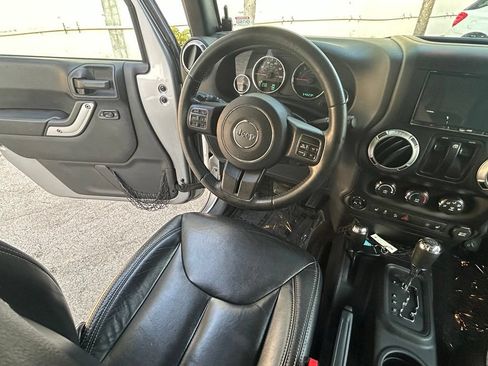 Used 2016 Jeep Wrangler Sahara w/ Connectivity Group AWD/4WD image 9
