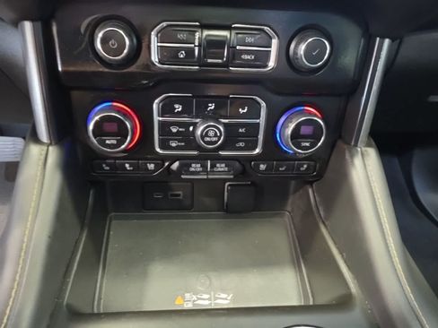 Used 2023 Chevrolet Tahoe Premier AWD/4WD image 26