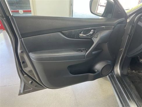 Used 2018 Nissan Rogue S AWD/4WD image 11