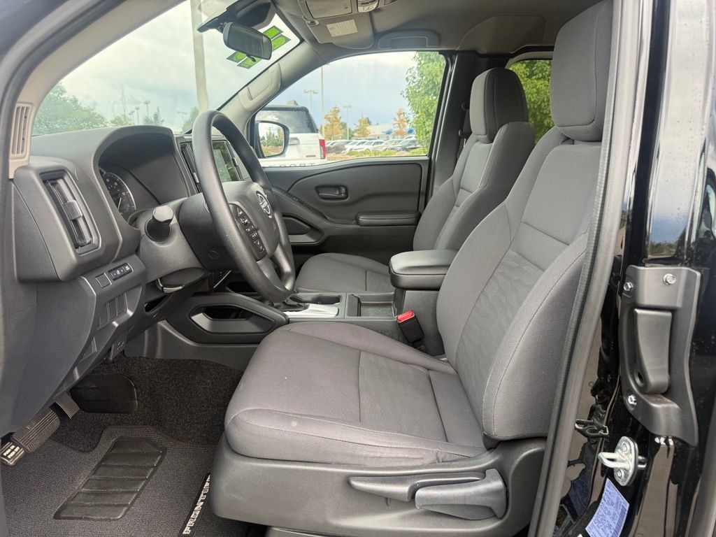 Used 2025 Nissan Frontier S RWD image 11