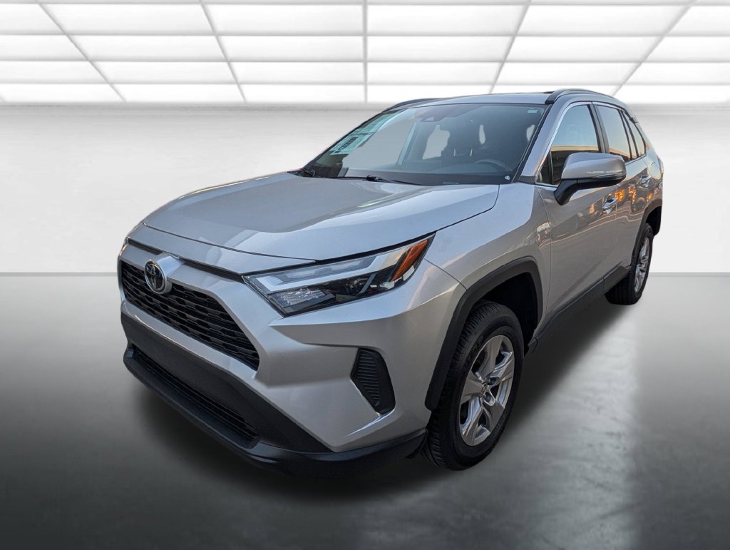 Used 2025 Toyota RAV4 XLE w/ Weather Package AWD/4WD image 23