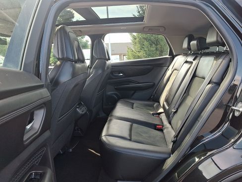 Used 2024 Nissan Ariya AWD image 10