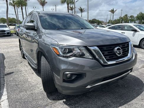 Used 2019 Nissan Pathfinder Platinum image 2