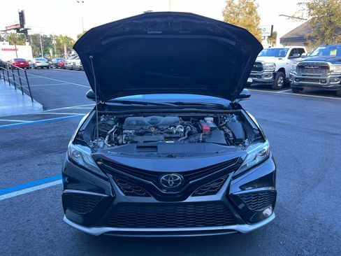 Used 2022 Toyota Camry XSE image 18