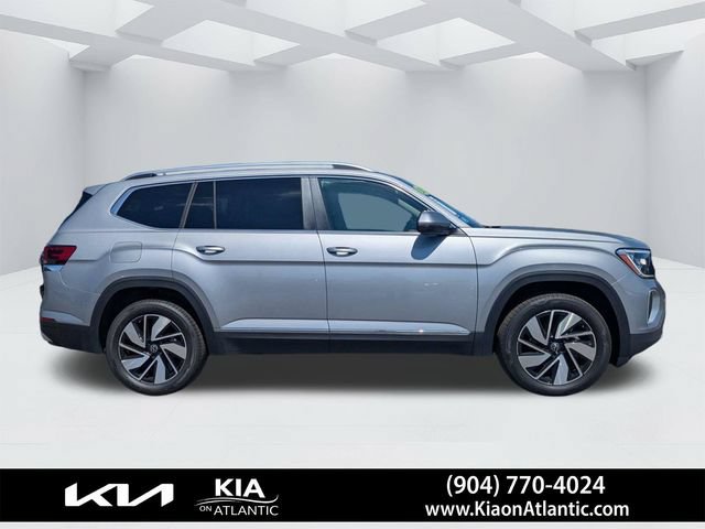 Used 2025 Volkswagen Atlas SEL AWD/4WD image 2