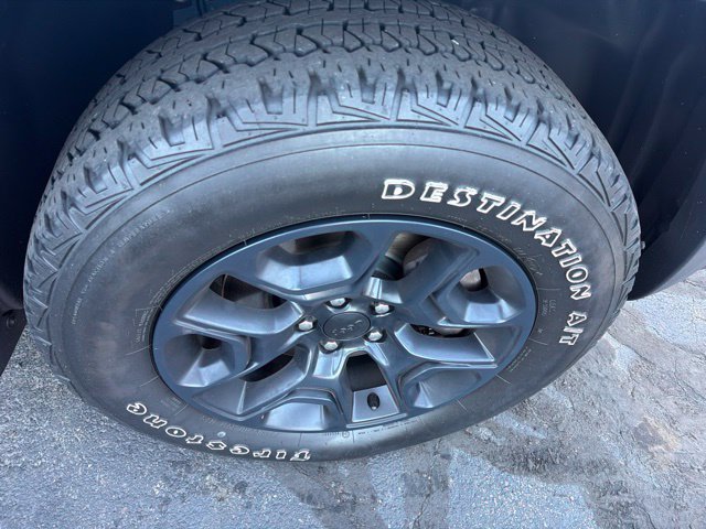 Used 2020 Jeep Cherokee Trailhawk w/ Cold Weather Group AWD/4WD image 9