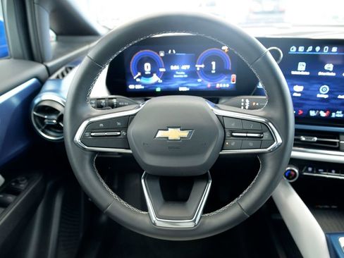 Used 2025 Chevrolet Equinox EV LT w/ Convenience Package II image 18