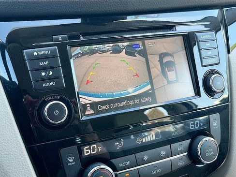 Used 2022 Nissan Rogue Sport SL FWD image 14