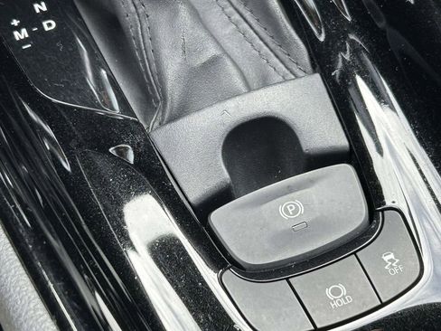 Used 2019 Toyota C-HR XLE image 28