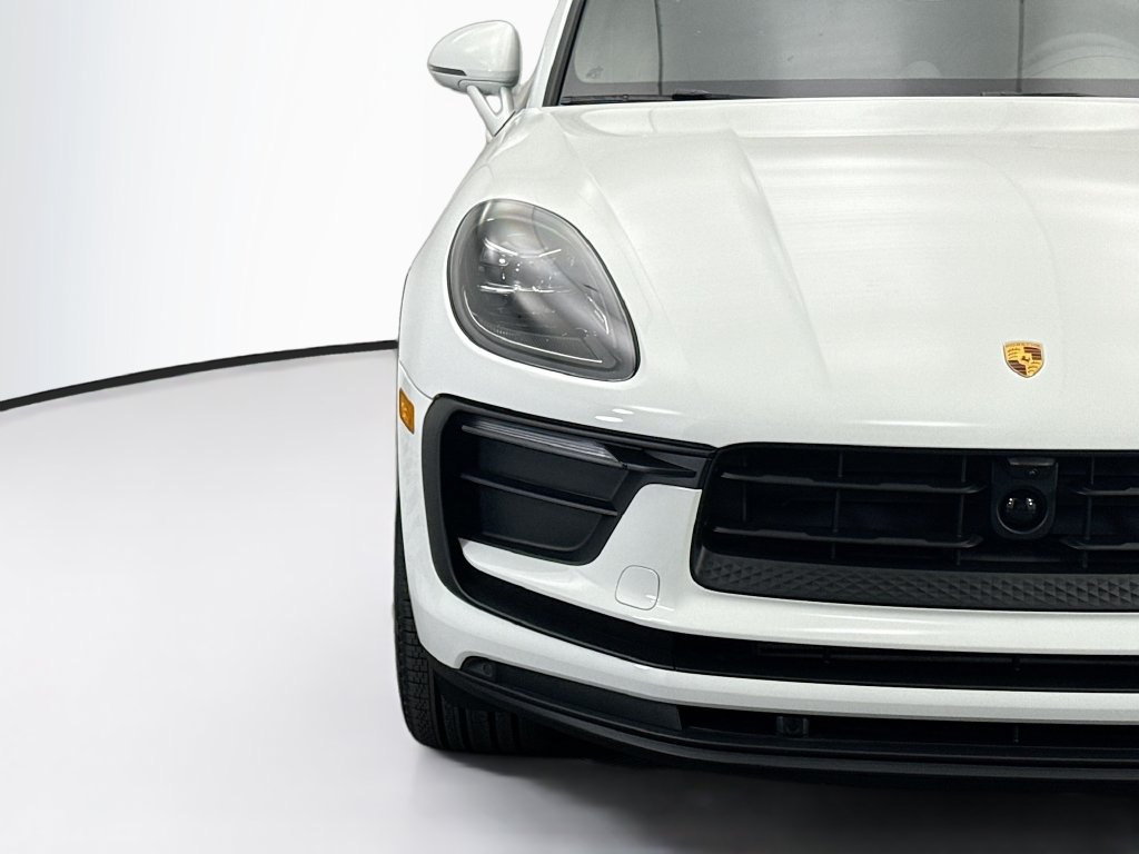 Used 2026 Porsche Macan AWD/4WD image 12