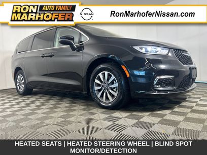 Used 2023 Chrysler Pacifica Touring-L