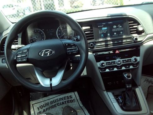 Used 2020 Hyundai Elantra SEL FWD image 13