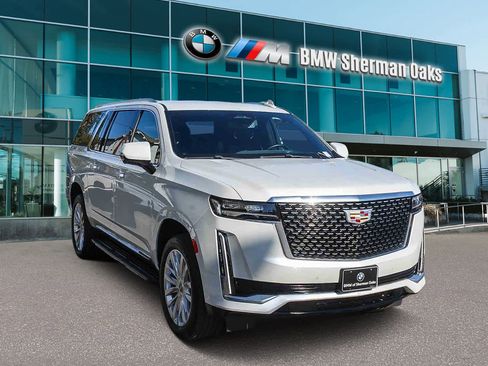 Used 2022 Cadillac Escalade ESV Luxury image 3