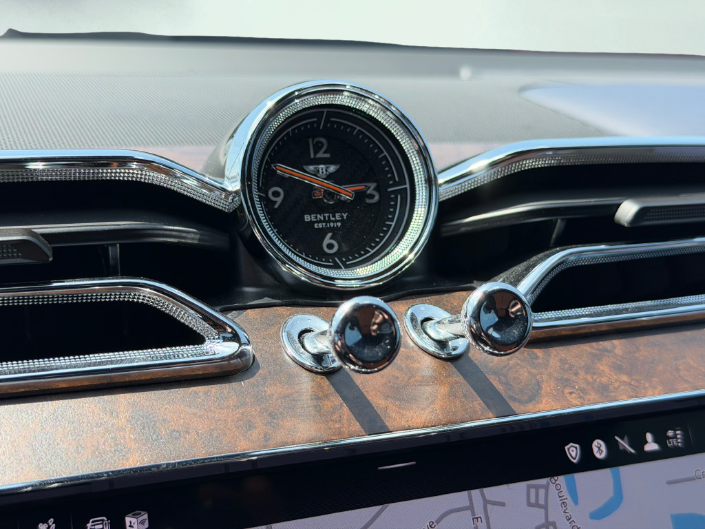 Used 2023 Bentley Bentayga AWD/4WD image 17