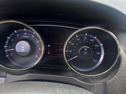 Used 2011 Hyundai Sonata SE w/ Navigation & Sunroof Pkg 4 FWD image 6