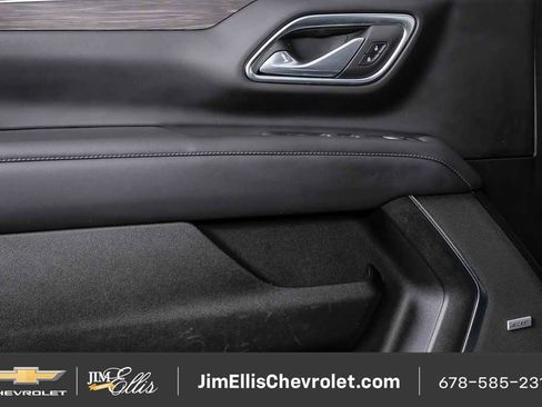 Certified 2024 Chevrolet Suburban LT RWD image 7