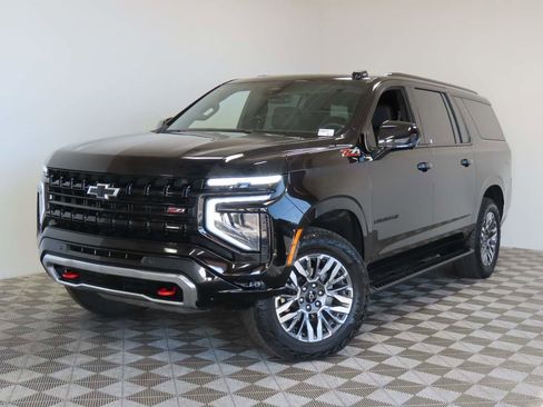 Used 2025 Chevrolet Suburban Z71 image 1