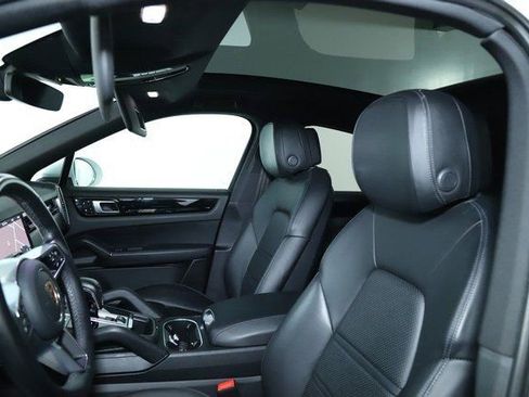 Used 2021 Porsche Cayenne Coupe image 21