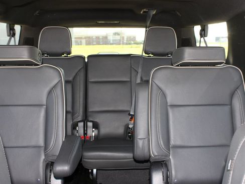 Used 2024 Chevrolet Suburban Premier RWD image 15