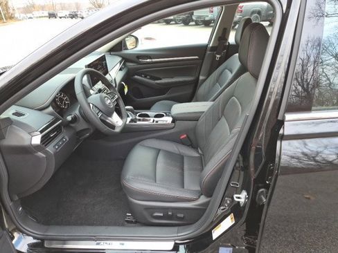 New 2025 Nissan Altima 2.5 SR image 18