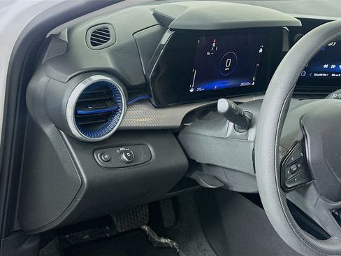 Used 2025 Chevrolet Trax LT image 17