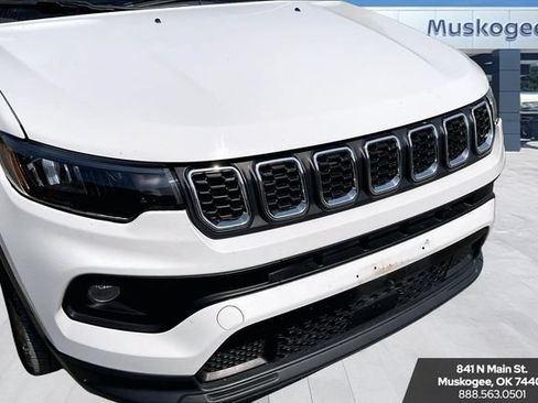 Used 2024 Jeep Compass Latitude AWD/4WD image 31