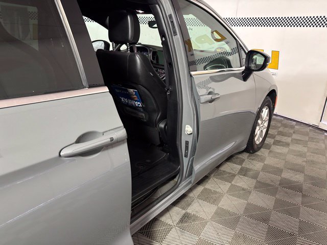 Used 2025 Chrysler Pacifica Select FWD image 15